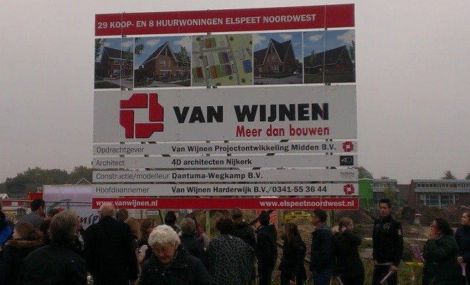 Feestelijke onthulling bouwbord 37 woningen NoordWest te Elspeet!